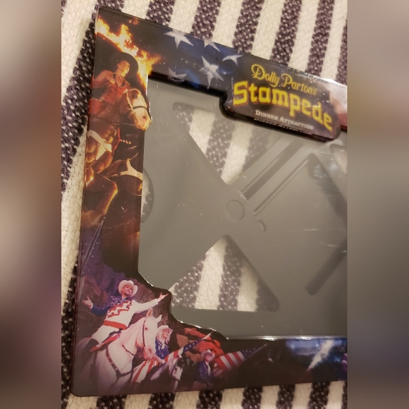 Dolly Parton's Dixie Stampede 2007 2PC Collector's Items - Picture 13 of 14